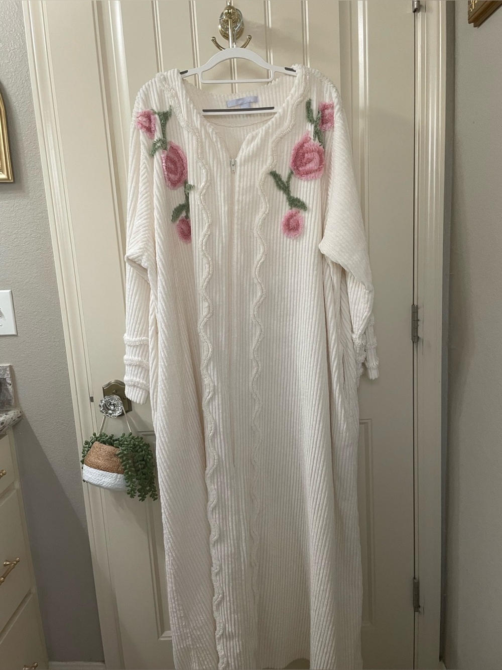 Only Necessities White Zip-Front Robe with Pink Rose Accents